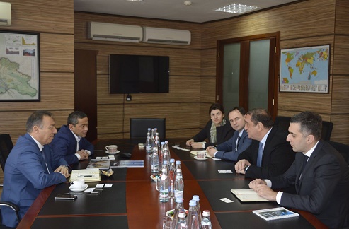 ყაზახური BI-Group საქართველოს ბიზნესგარემოს ეცნობა 