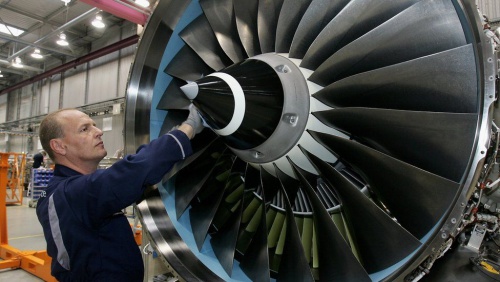 Rolls Royce თანამშრომლებს 2000 ფუნტ სტერლინგს ურიგებს