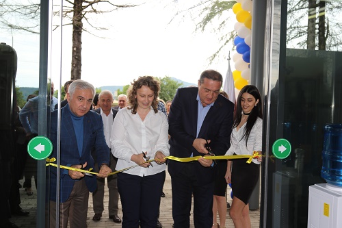 რუხის სავაჭრო ცენტრში თეგეტა მოტორსმა სასწავლო ცენტრი გახსნა რუხის სავაჭრო ცენტრში თეგეტა მოტორსმა სასწავლო ცენტრი გახსნა