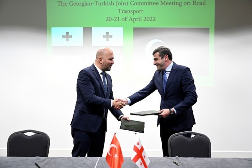 თურქეთი ქართელ გადამზიდავებს დამატებით ნებართვებს გამოუყოფს 