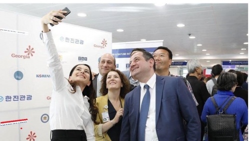 მოსახლეობა ინტერნეტს ყველაზე ხშირად Facebook-ისთვის იყენებს