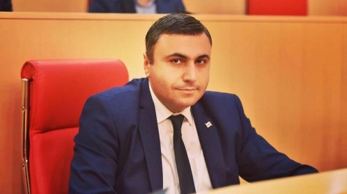 დავით მათიკაშვილი მის დეკლარაციასთან დაკავშირებით განმარტებას აკეთებს 