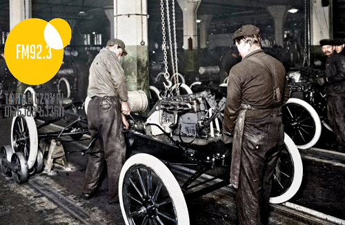 1926 წელს ჰენრი ფორდმა ქარხანაში 8 საათიანი სამუშაო დღე დააწესა- ეს დღე ისტორიაში
