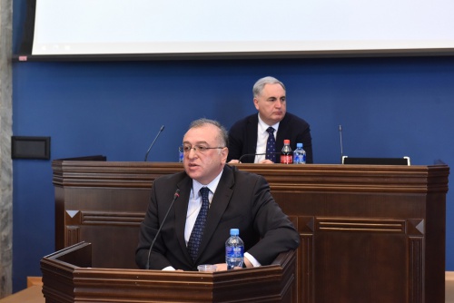 ირაკლი კოვზანაძე მონეტარულ სფეროს მთავარ გამოწვევად აფასებს