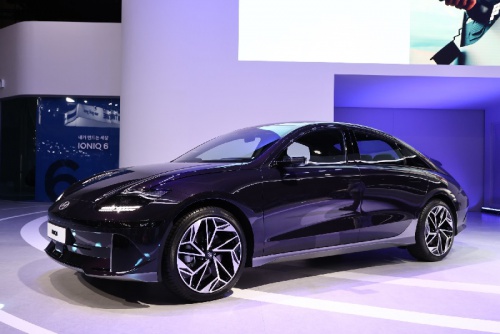 Tesla–ს კონკურენტი – Hyundai–მ ელექტრული საკულტო სედანი წარმოადგინა