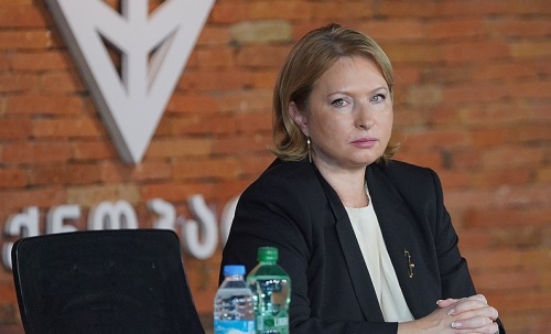 მოლები 08:00 სთ-იდან აპირებენ ვაჭრობას 