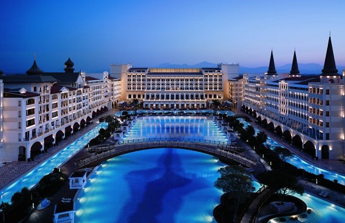 ანტალიის ყველაზე ფეშენებელურ სასტუმრო Mardan Palace-ს ნაწილ-ნაწილ ყიდიან