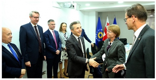 ივანიშილმა  ელჩებს უმასპინძლა 